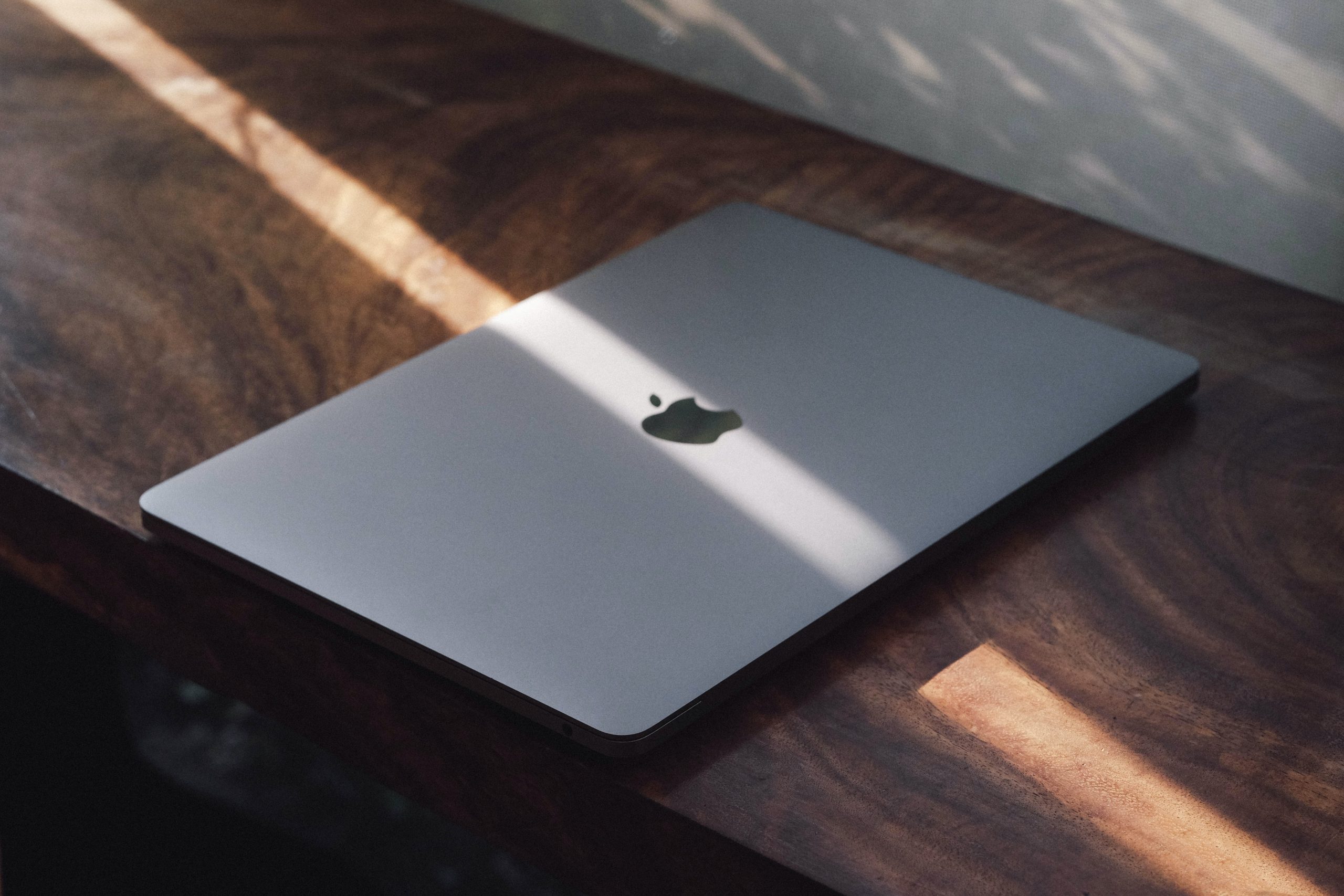 Co wyróżnia Apple MacBook Pro 13?